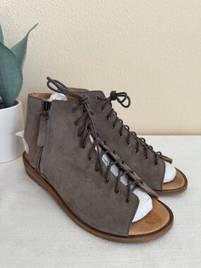 GEEWAWA Suede Lace-Up Open-Toe Ankle Sandals - Taupe Spain